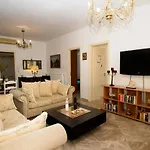 Emilia's House Апартаменты Тира
