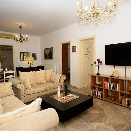 Emilia's House Apartment Fira (Santorini)